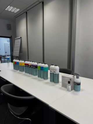 ⚓️ Nejen auta, ale i lodě! Produkty Koch-Chemie najdou využití i v oblasti péče o lodě a jachty 🚤✨ ✔️ Šetrné čištění...